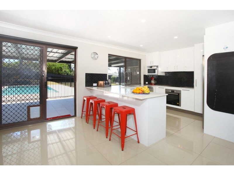 11 Queenscliff Cr, Robina QLD 4226