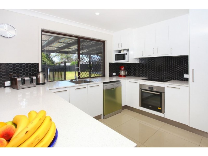 11 Queenscliff Cr, Robina QLD 4226