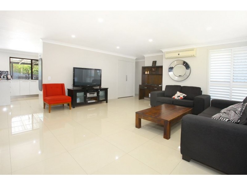 11 Queenscliff Cr, Robina QLD 4226