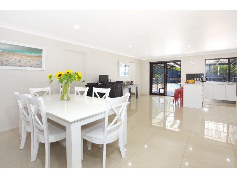 11 Queenscliff Cr, Robina QLD 4226