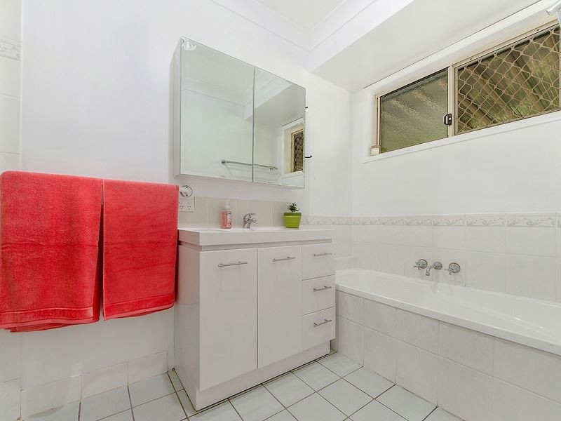 1/14 Dauphin Cres, Merrimac QLD 4226