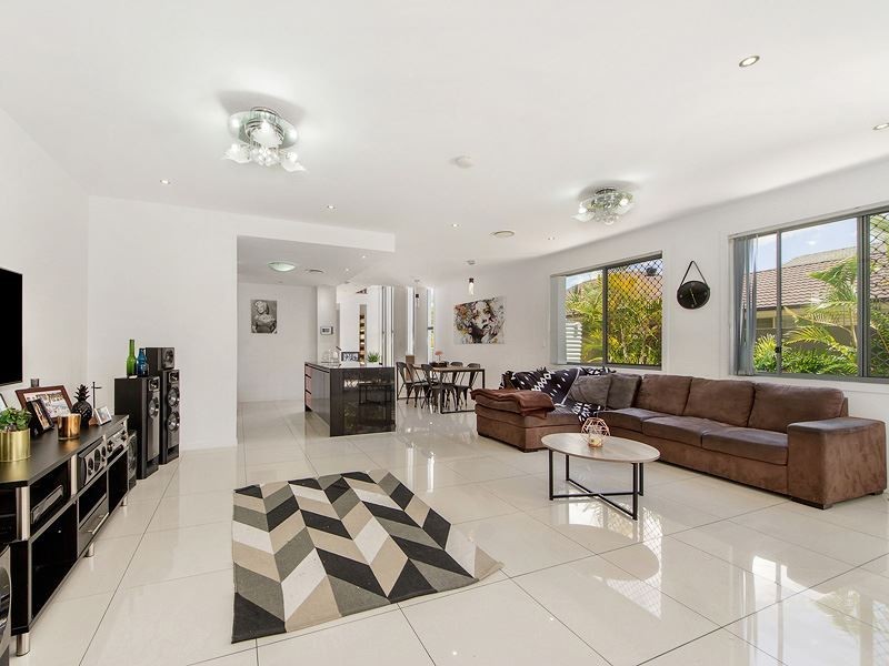 2/24 Heights Drive, Robina QLD 4226