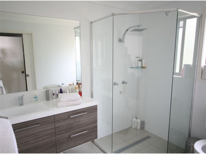 4 Northwood Cl, Robina QLD 4226