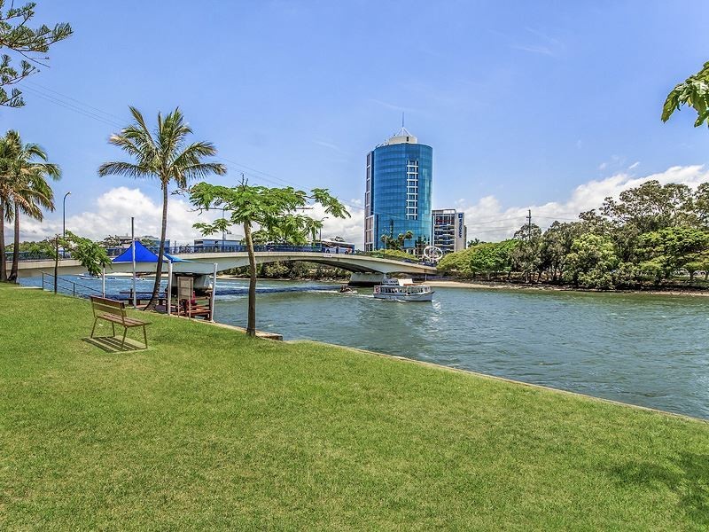 1/112 Stanhill Drive, Surfers Paradise QLD 4217