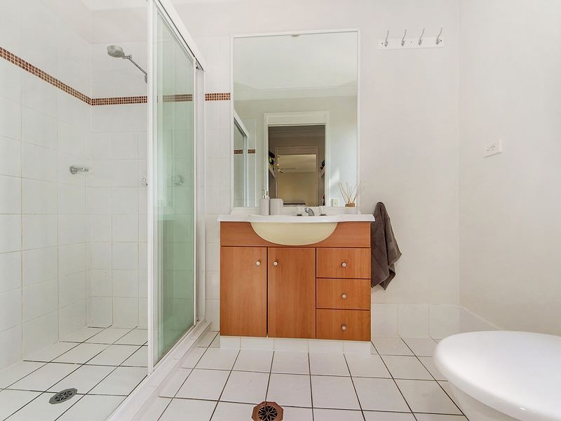 70/1 Warbler Parade, Varsity Lakes QLD 4227