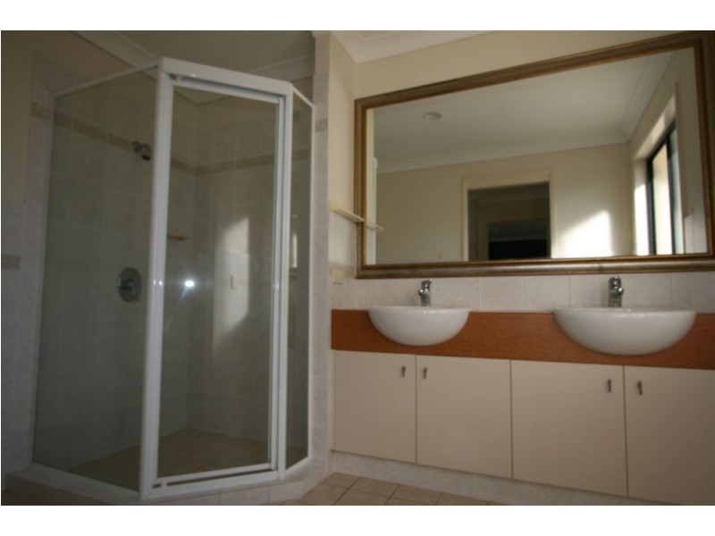 1 Elfin Street, Robina QLD 4226