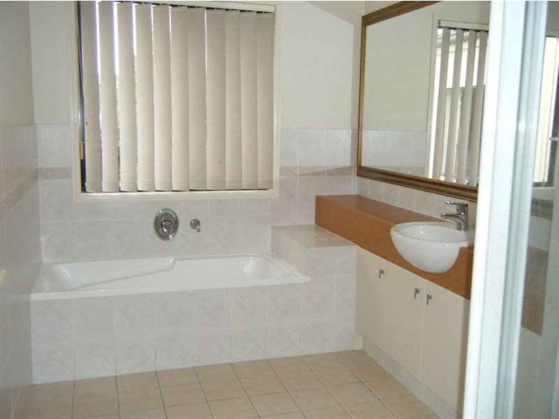 1 Elfin Street, Robina QLD 4226