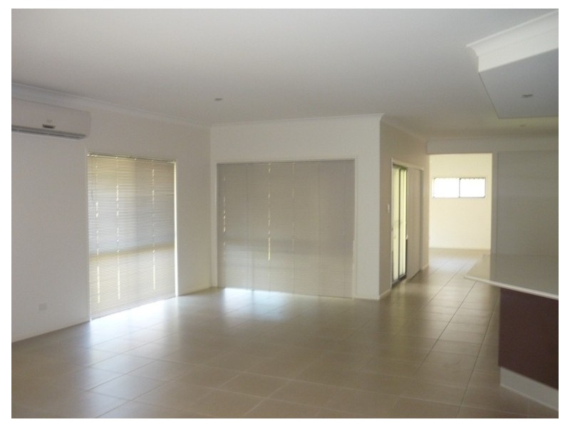 4 Peregrine Street, Reedy Creek QLD 4227