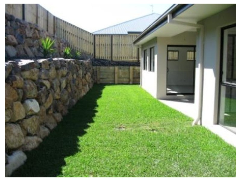 4 Peregrine Street, Reedy Creek QLD 4227
