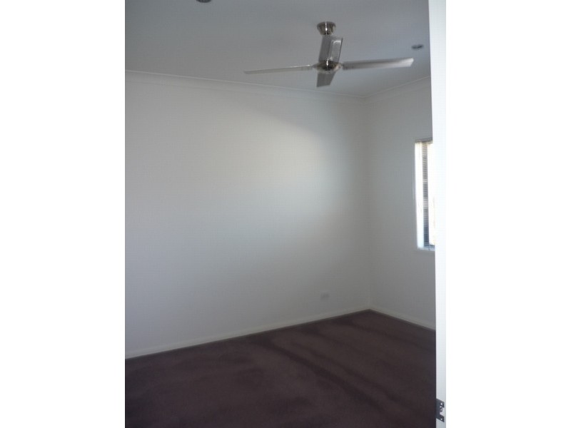 4 Peregrine Street, Reedy Creek QLD 4227