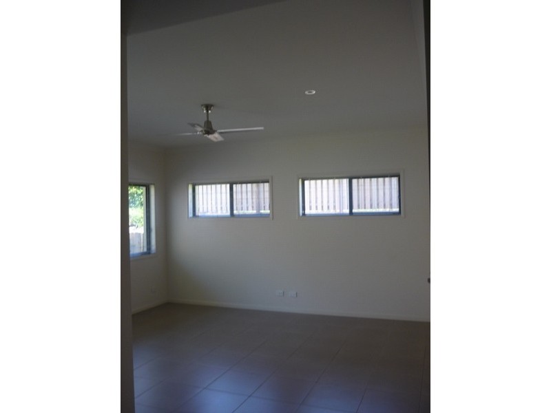 4 Peregrine Street, Reedy Creek QLD 4227