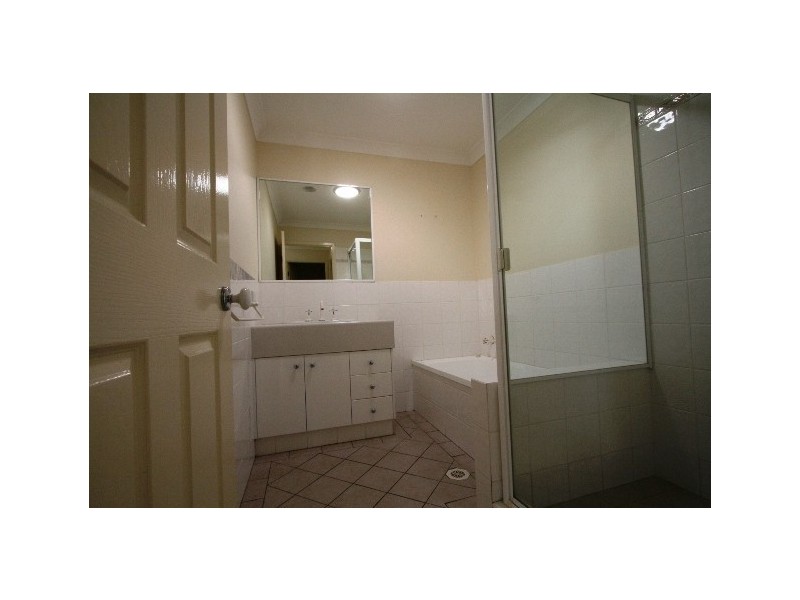 1/14 Illinios Court, Varsity Lakes QLD 4227