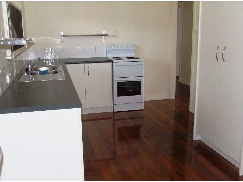 12 Banoon Drive, Wynnum QLD 4178