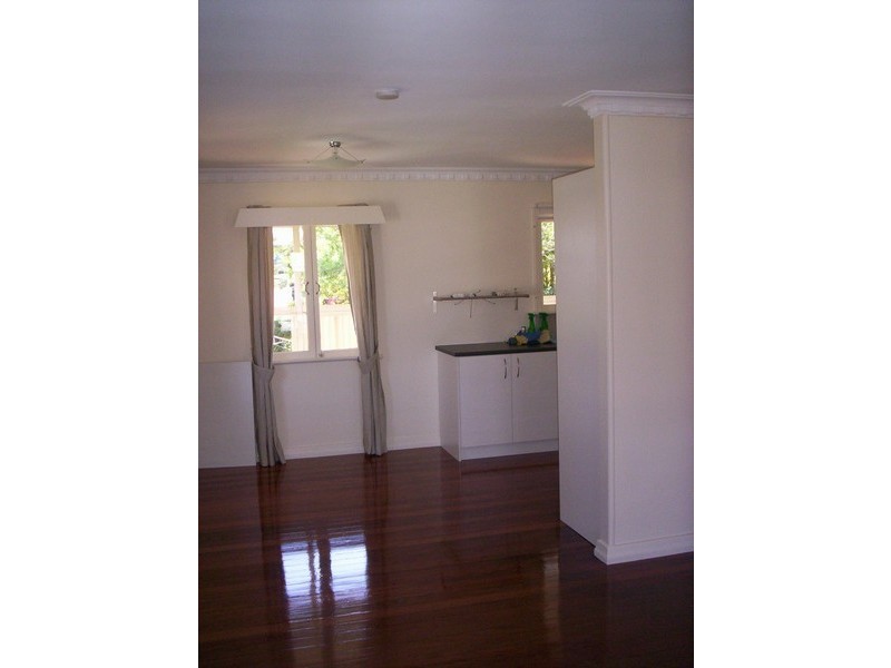 12 Banoon Drive, Wynnum QLD 4178