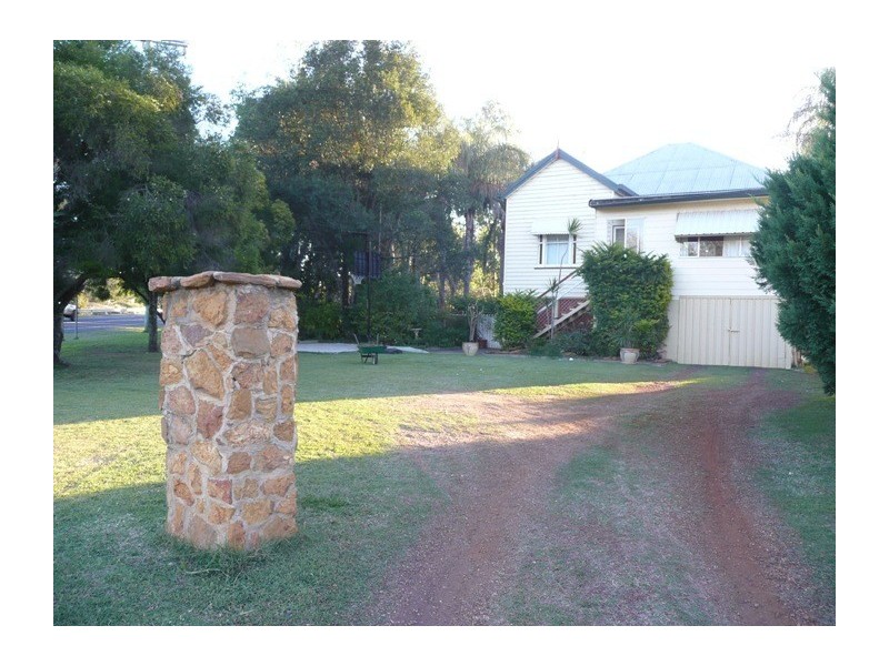 2 William Street, Grantham QLD 4347