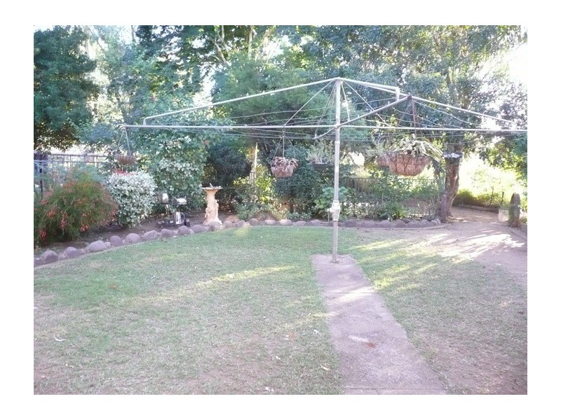 2 William Street, Grantham QLD 4347