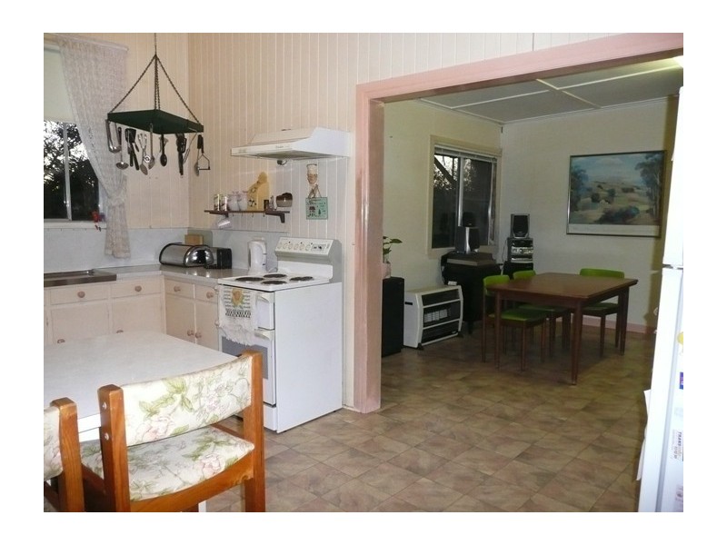 2 William Street, Grantham QLD 4347