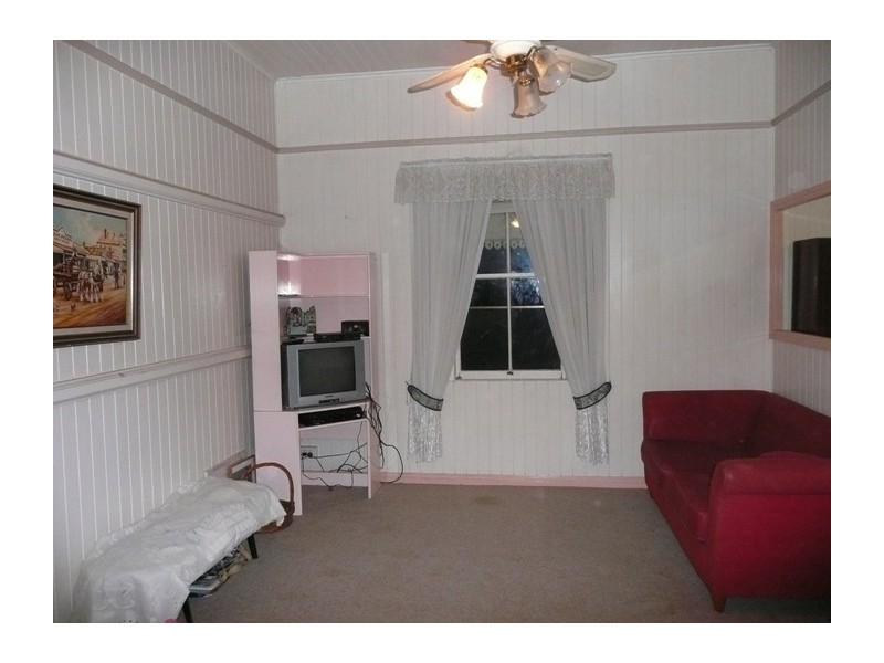 2 William Street, Grantham QLD 4347