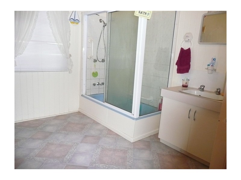 2 William Street, Grantham QLD 4347