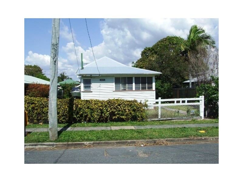 8 Madgwick Street, Wynnum QLD 4178