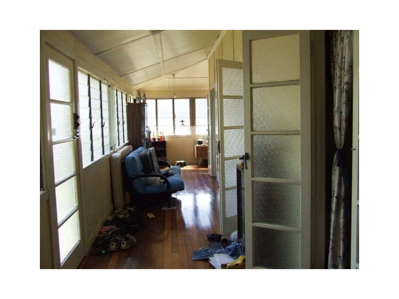 8 Madgwick Street, Wynnum QLD 4178