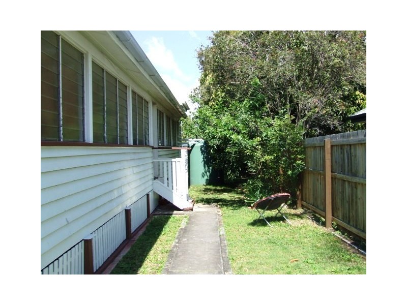 8 Madgwick Street, Wynnum QLD 4178