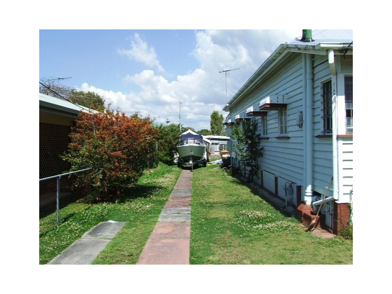 8 Madgwick Street, Wynnum QLD 4178