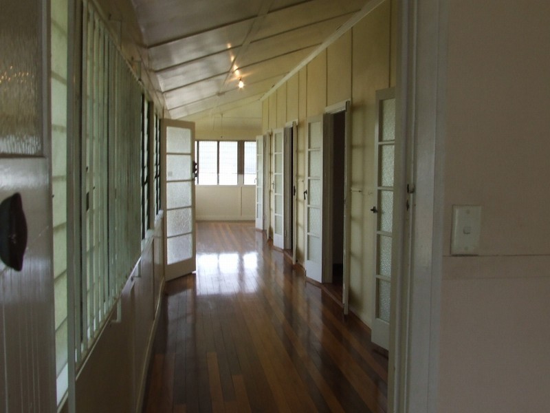 8 Madgwick Street, Wynnum QLD 4178