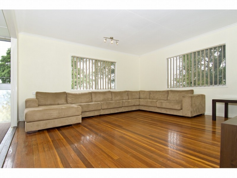 35 Duncan Street, Wynnum West QLD 4178