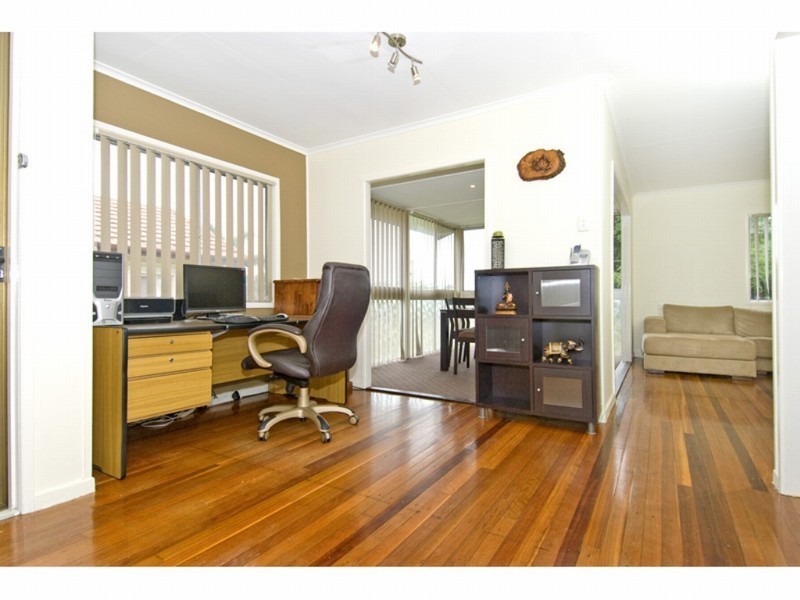 35 Duncan Street, Wynnum West QLD 4178