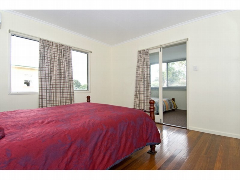 35 Duncan Street, Wynnum West QLD 4178