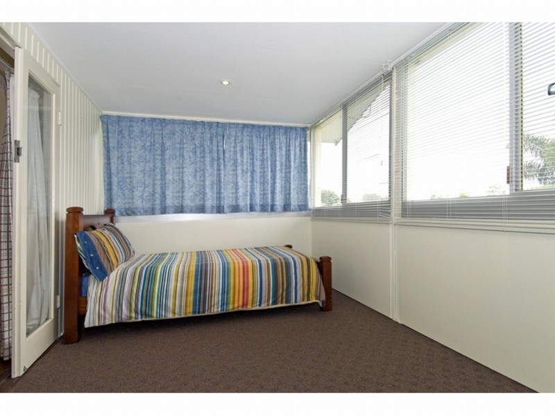 35 Duncan Street, Wynnum West QLD 4178