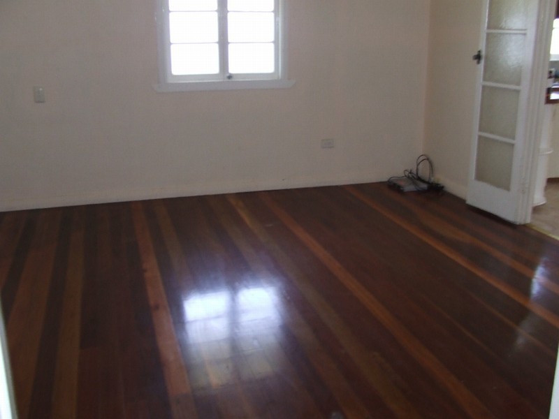 8 Madgwick Street, Wynnum QLD 4178