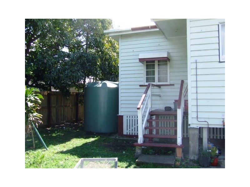 8 Madgwick Street, Wynnum QLD 4178