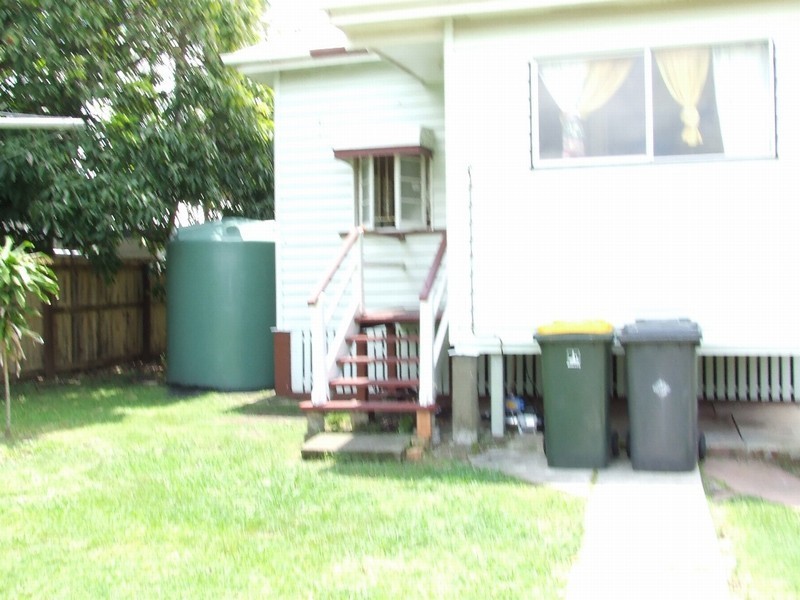 8 Madgwick Street, Wynnum QLD 4178