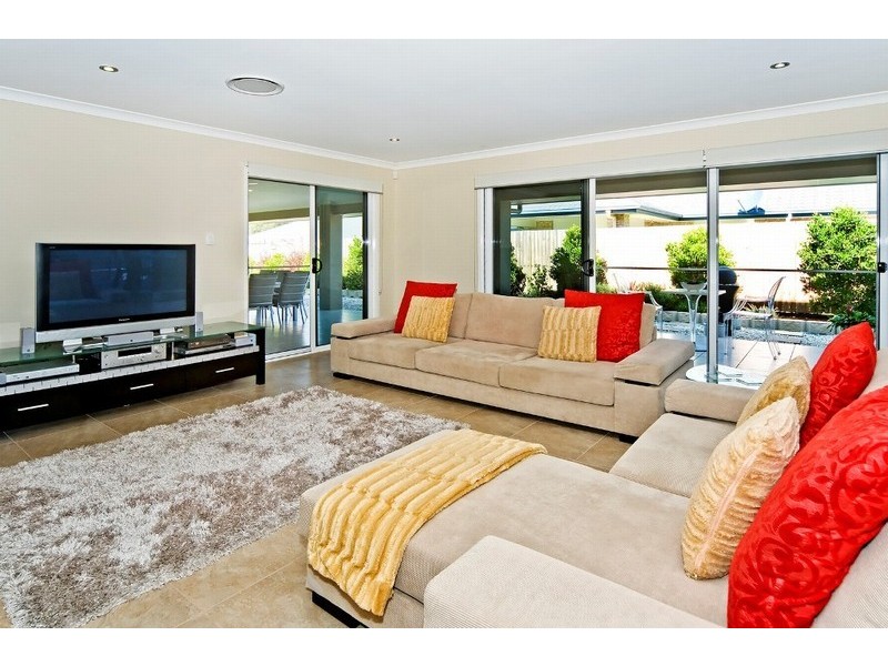 16 Gumdale Street, Wakerley QLD 4154