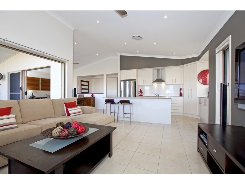 1 Hoskins Drive, Wellington Point QLD 4160