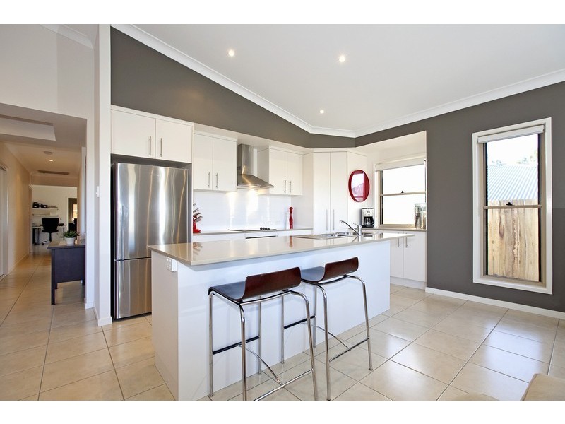 1 Hoskins Drive, Wellington Point QLD 4160