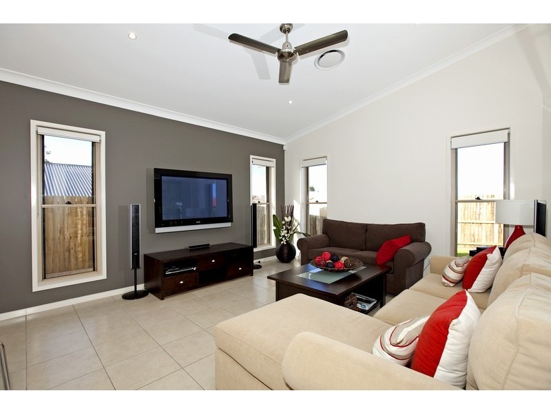 1 Hoskins Drive, Wellington Point QLD 4160