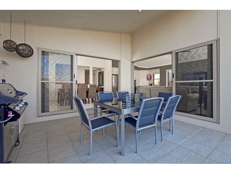 1 Hoskins Drive, Wellington Point QLD 4160