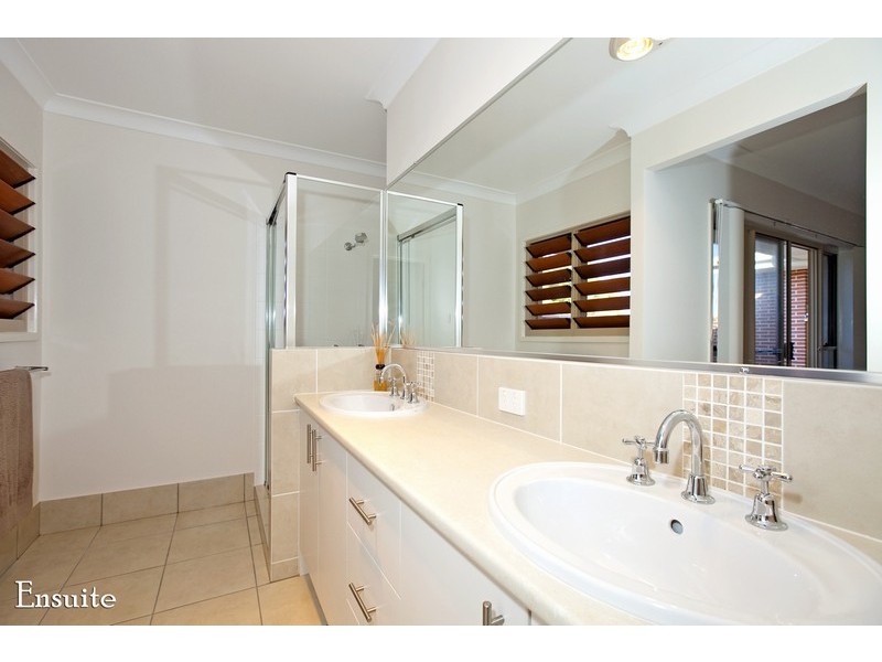 1 Hoskins Drive, Wellington Point QLD 4160