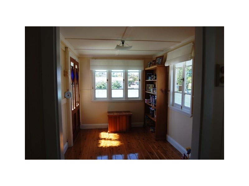 1 Hillcrest Avenue, Wynnum QLD 4178