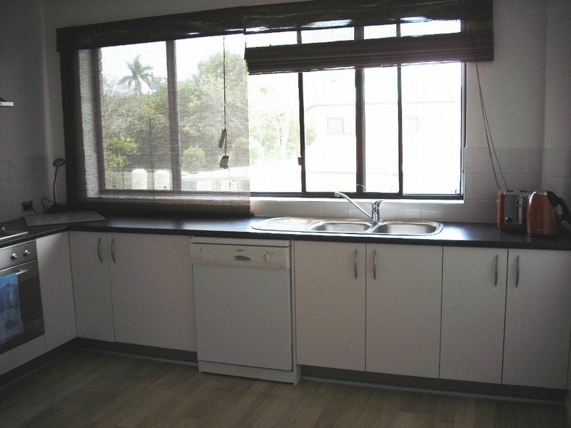 2/427 Esplanade, Manly QLD 4179