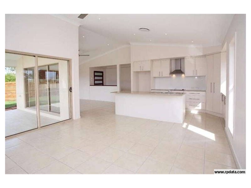 1 Hoskins Drive, Wellington Point QLD 4160