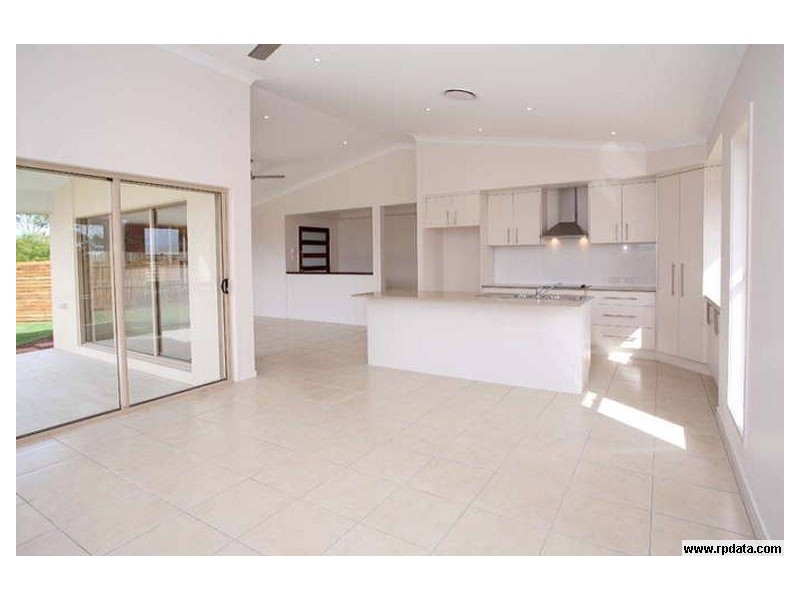 1 Hoskins Drive, Wellington Point QLD 4160