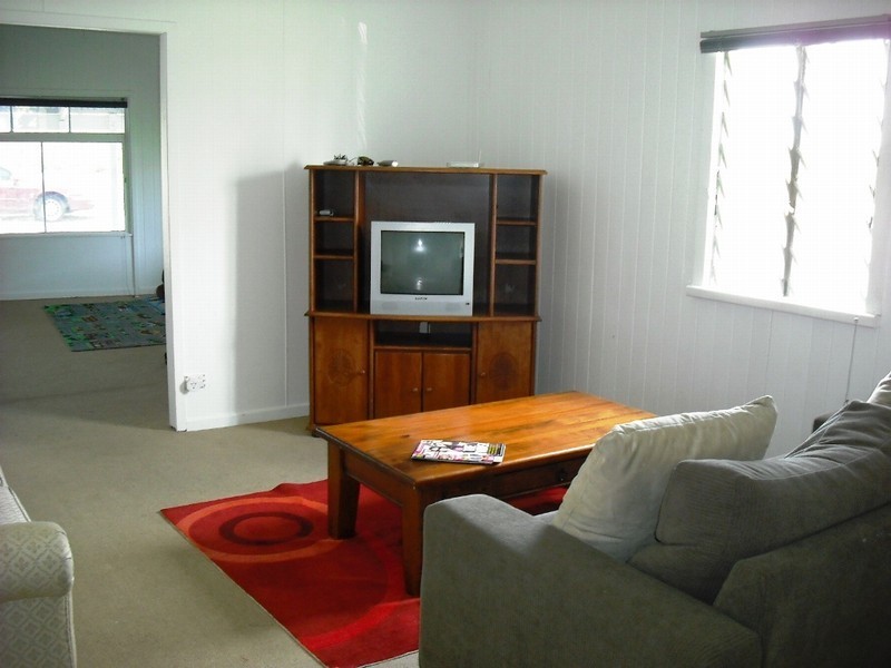 737 Esplanade, Lota QLD 4179