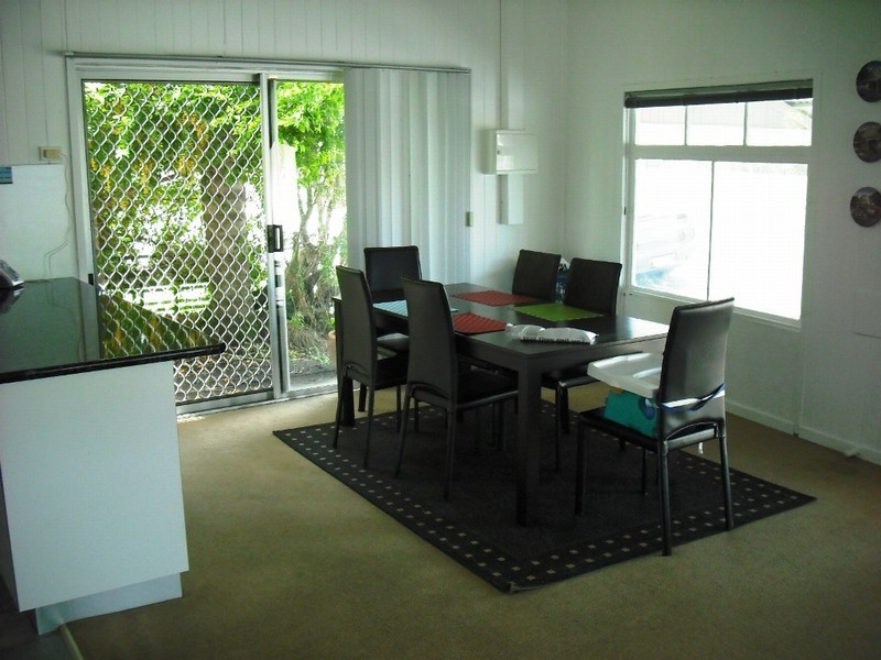 737 Esplanade, Lota QLD 4179