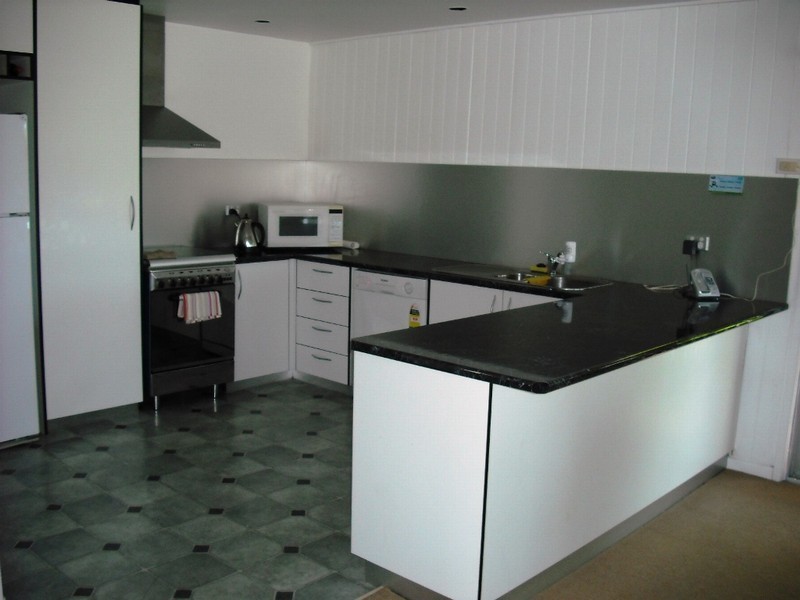 737 Esplanade, Lota QLD 4179