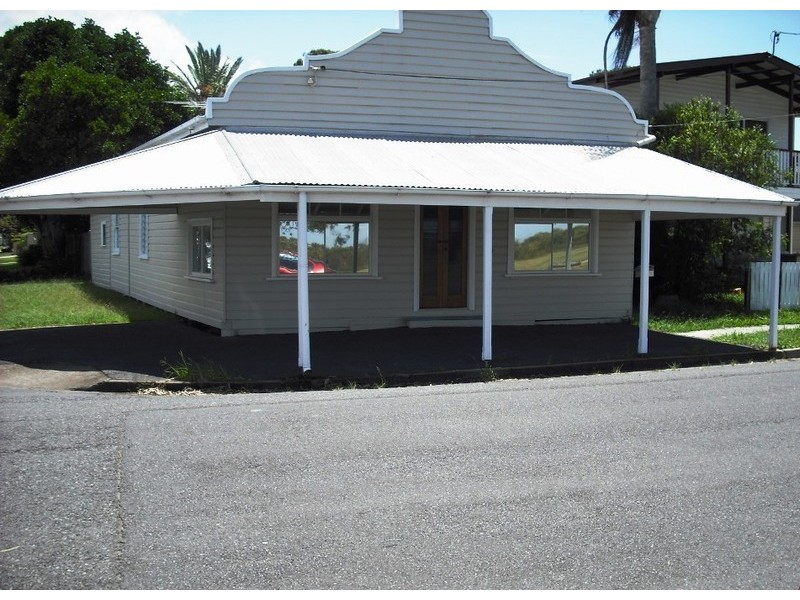 737 The Esplanade, Lota QLD 4179