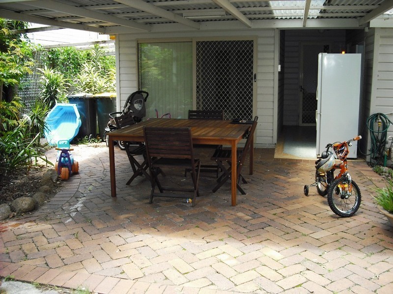 737 The Esplanade, Lota QLD 4179